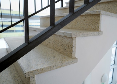 Detail stupnice podstupnice, kaskádový sokl – 2